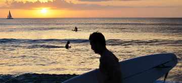 Surfen in Playa Tamarindo in Costa Rica